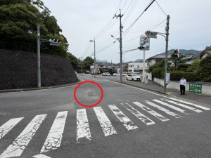 交差点　真ん中　穴ぼこ